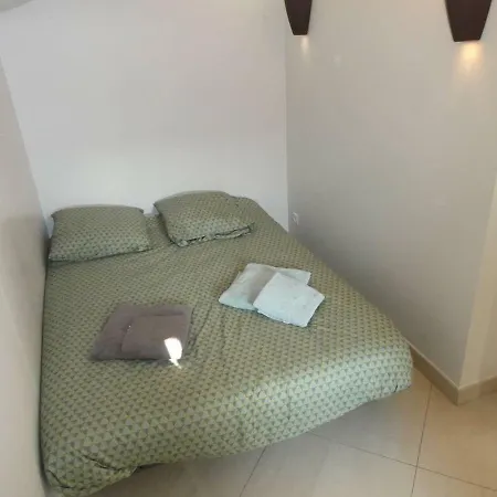 Appartement T2 Independant Au Calme Avec Terrasse Privative *